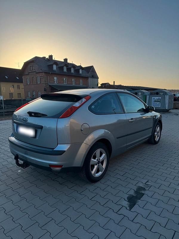 Gebraucht Ford Focus 101 PS (74 kW) 2005 Grau Kleinwagen