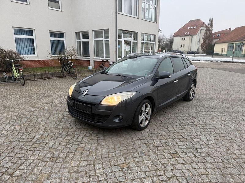 Gebraucht Renault Mégane GrandTour Dynamique 131 PS (96 kW) 2011 Grau Kombi