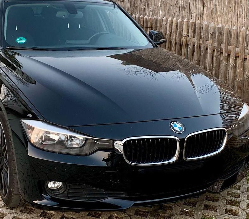 Gebraucht BMW 320 Sport Line 184 PS (135 kW) 2012 Schwarz Kombi