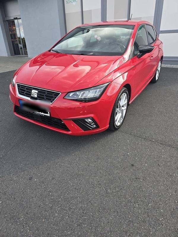 Rot Gebraucht 2023 Seat Ibiza FR Kleinwagen | 17.400 € (Superpreis) - Bild 1/4