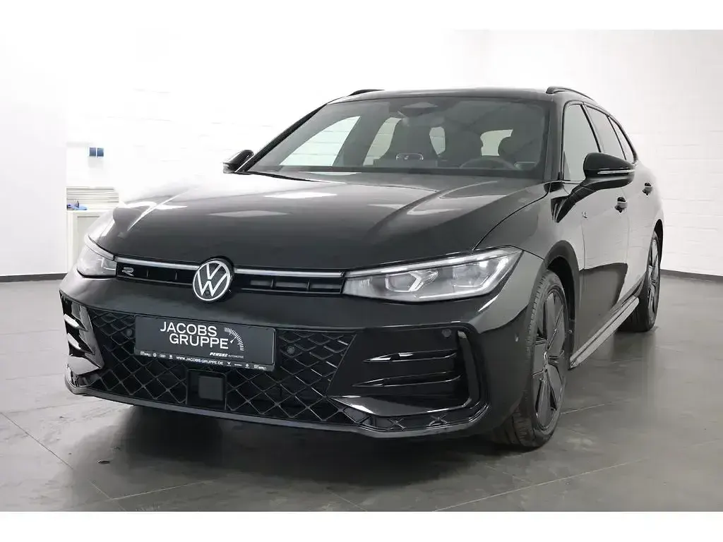 Usata VW Passat Style 110 CV (80 kW) 2025 Nero Station wagon