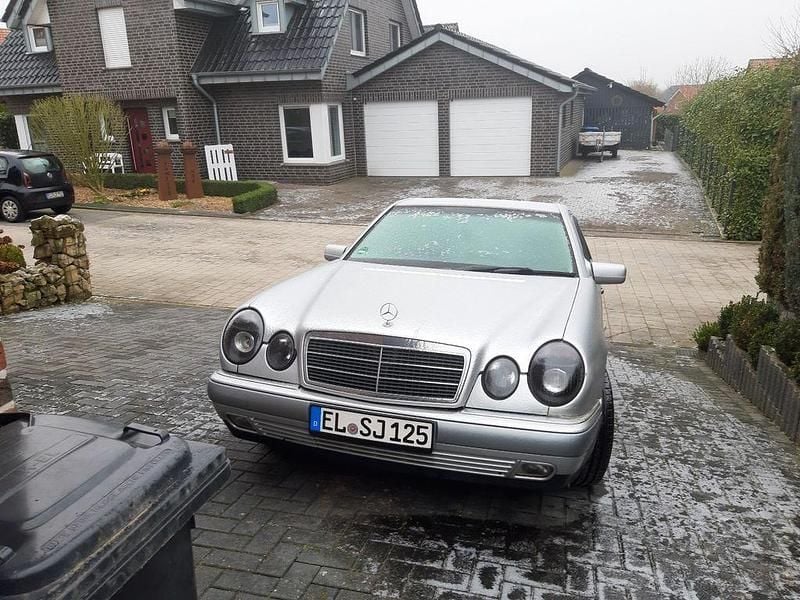 Gebraucht Mercedes 240 170 PS (125 kW) 1999 Silber Limousine
