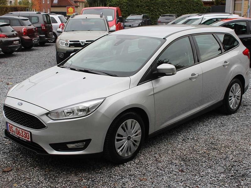 Grau Gebraucht 2015 Ford Focus Business Edition Kombi | 8.997 € (Fairer Preis) - Bild 1/4