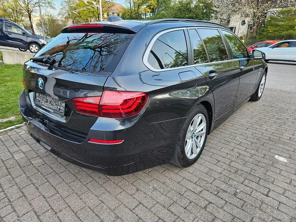 Gebraucht BMW 525 Sport Line 218 PS (160 kW) 2014 Grau Kombi