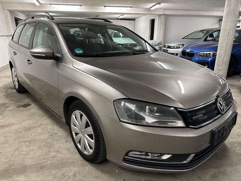 Light/fluid brown Gebraucht 2012 VW Passat Trendline Kombi | 5.490 € (Guter Preis) - Bild 1/4