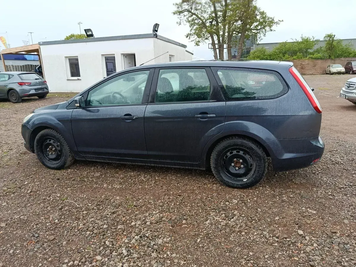 Usado Ford Focus Sport 116 CV (85 kW) 2009 Gris Berlina