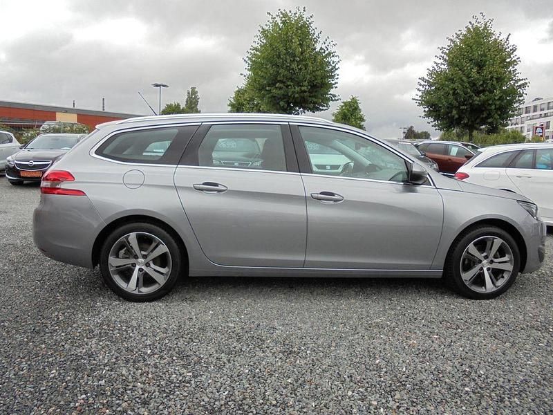 Gebraucht Peugeot 308 Allure 131 PS (96 kW) 2015 Grau Kombi