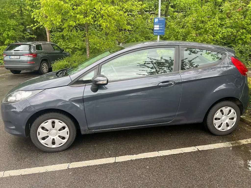 Gebraucht Ford Fiesta 60 PS (44 kW) 2011 Grau Limousine