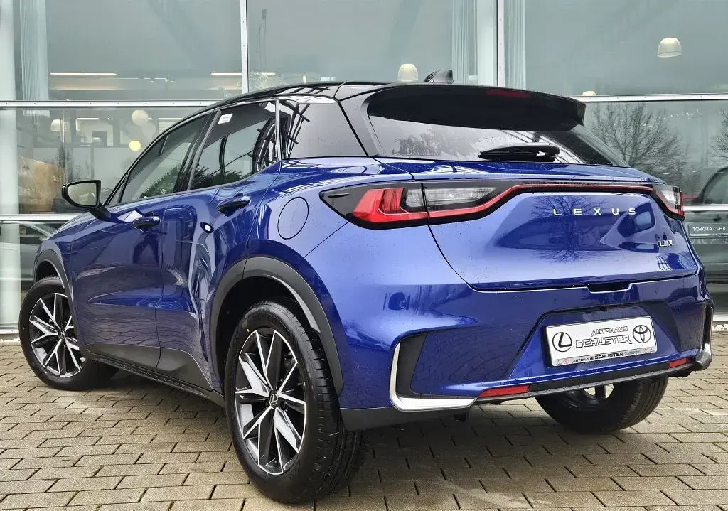 Gebraucht Lexus LBX 136 PS (100 kW) 2025 Nachtblauschwarz metallic SUV