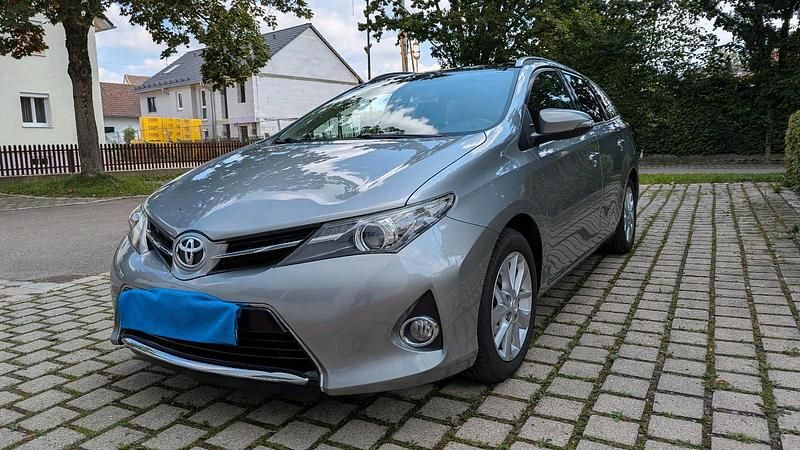 Grau Gebraucht 2014 Toyota Auris Kombi | 10.200 € (Fairer Preis) - Bild 1/4