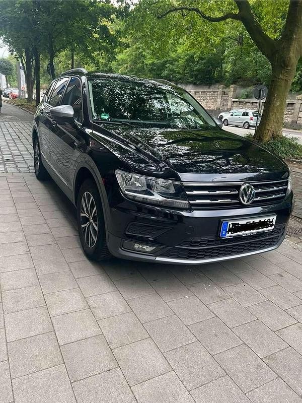 Schwarz Gebraucht 2019 VW Tiguan Allspace Comfortline SUV | 23.900 € (Teuer) - Bild 1/4