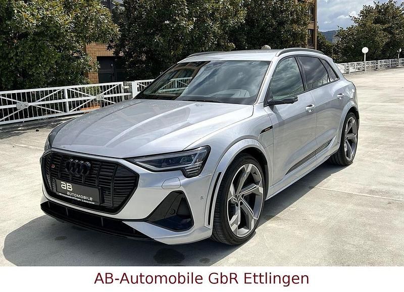 Florettsilber Gebraucht 2022 Audi e-tron Sport SUV | 46.900 € (Guter Preis) - Bild 1/4