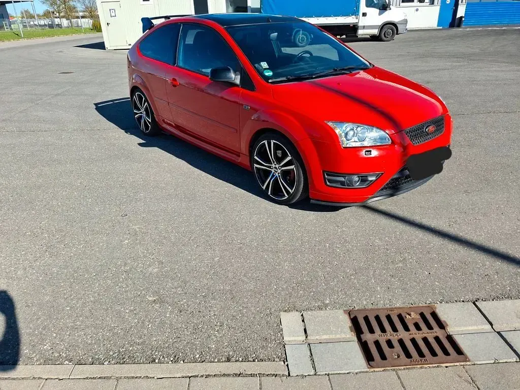 Gebraucht Ford Focus 145 PS (106 kW) 2005 Rot Limousine