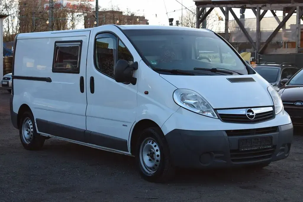 Gebraucht Opel Vivaro 114 PS (83 kW) 2011 Weiß Van / Kleinbus