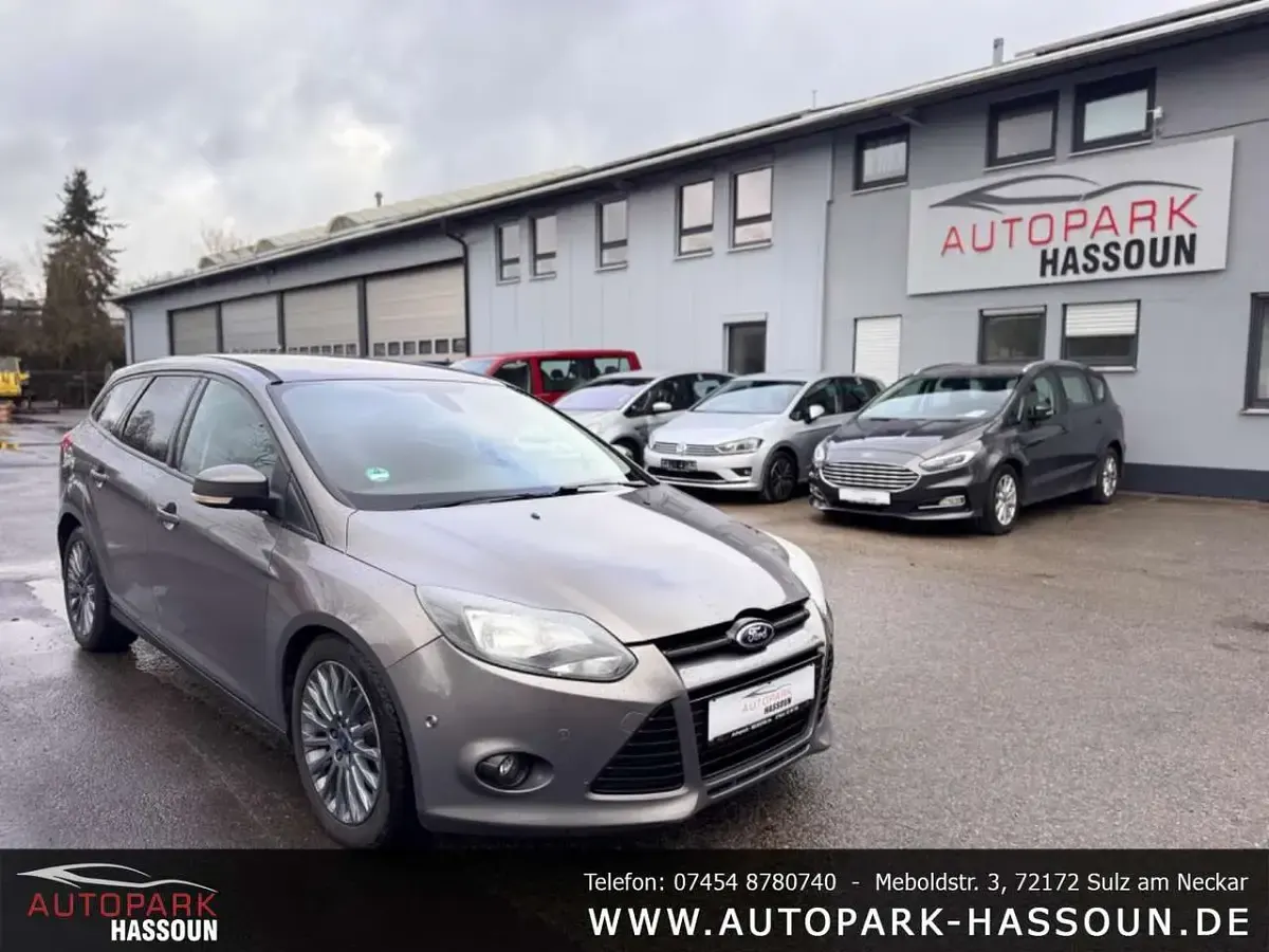 Usado Ford Focus Titanium 116 CV (85 kW) 2012 Marrón Familiar