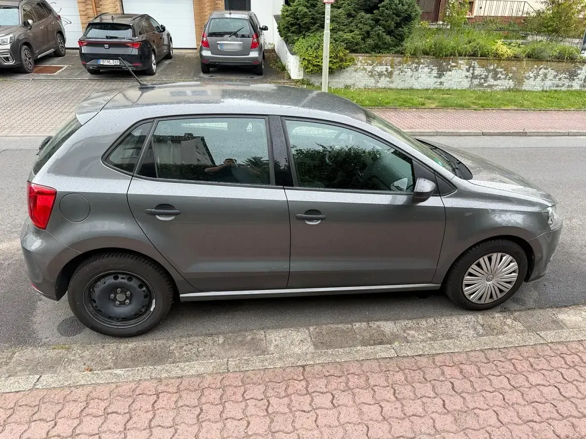 Gebraucht VW Polo Trendline 75 PS (55 kW) 2016 Grau Kleinwagen