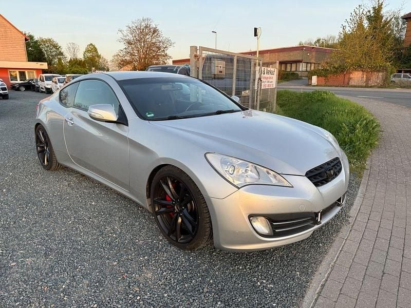 Second-hand Hyundai Genesis 213 CP (156 kW) 2011 Argintiu Coupe