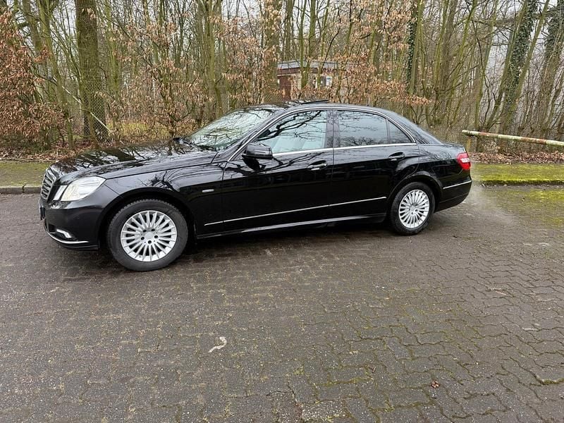 Gebraucht Mercedes E350 265 PS (194 kW) 2011 Schwarz Limousine