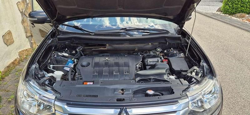 Schwarz Gebraucht 2014 Mitsubishi Outlander Diamant Edition SUV | 7.990 € (Fairer Preis) - Bild 1/4