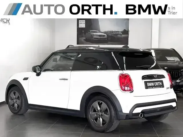 Używany Mini Cooper 136 KM (100 kW) 2022 Biały Hatchback