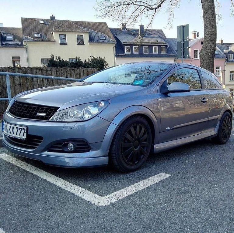 Grau Gebraucht 2006 Opel Astra GTC OPC Limousine | 1.500 € (Superpreis) - Bild 1/4