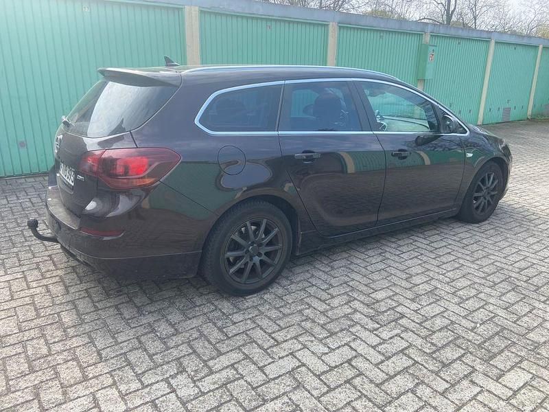 Gebraucht Opel Astra 160 PS (117 kW) 2011 Braun Kombi