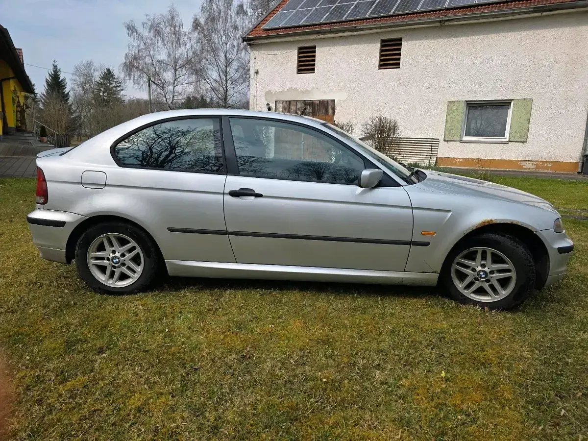 Gebraucht BMW 318 115 PS (84 kW) 2004 Silber Limousine