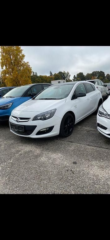 Gebraucht Opel Astra Energy 140 PS (102 kW) 2014 Weiß Limousine