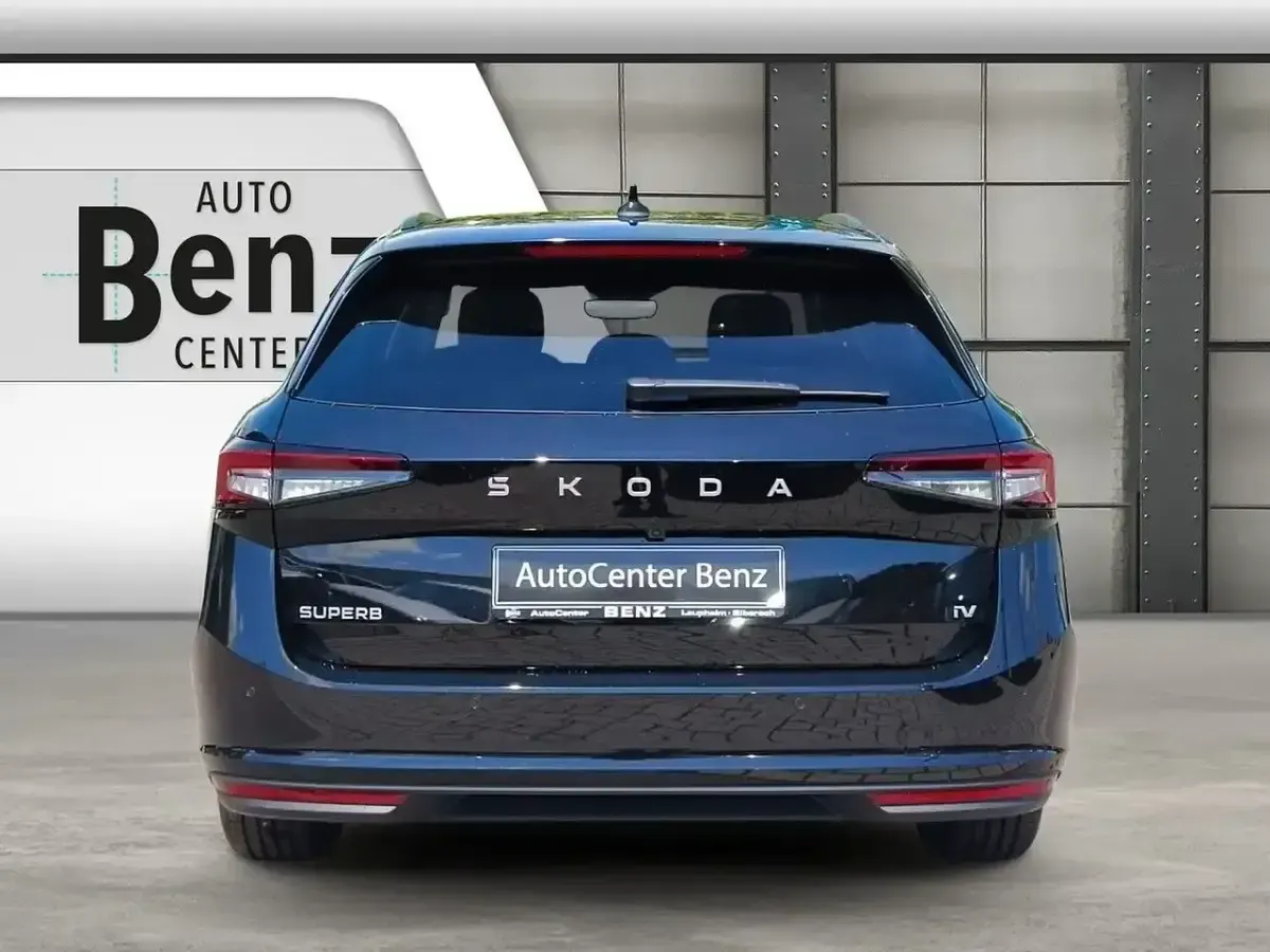 Neu Skoda Superb Selection 150 PS (110 kW) 2026 Schwarz Kombi