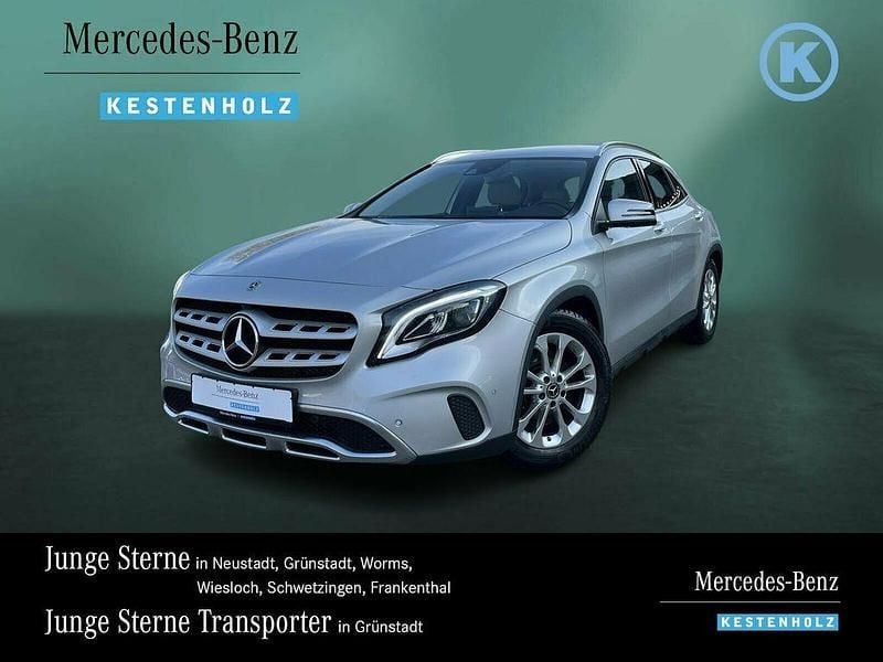 Gebraucht Mercedes GLA250 Urban 211 PS (155 kW) 2017 Polarsilber SUV