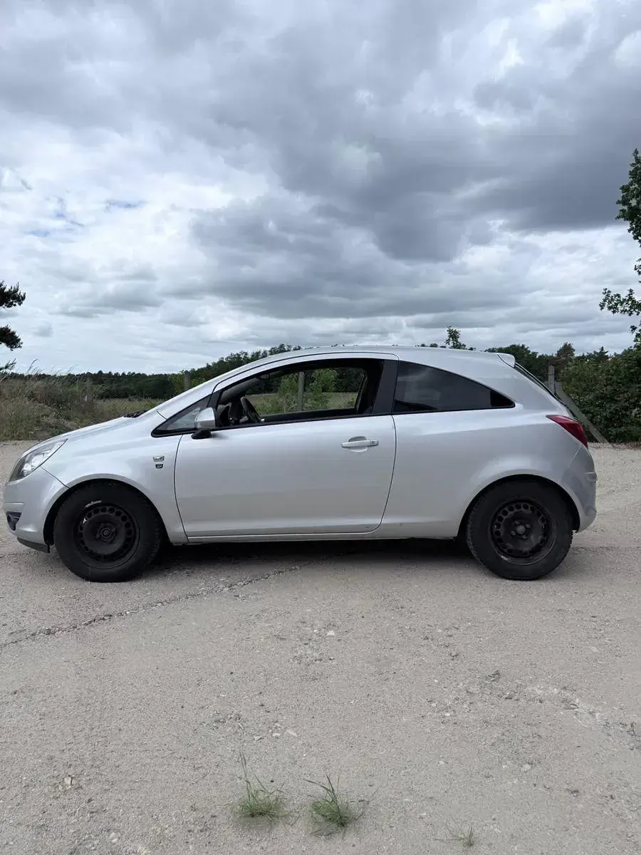 Gebraucht Opel Corsa Innovation 69 PS (50 kW) 2010 Silber Kleinwagen