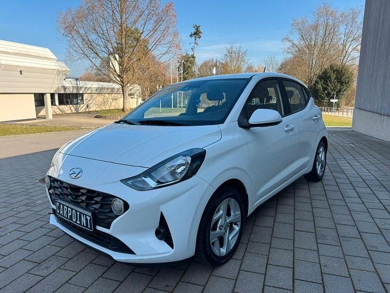 Gebraucht Hyundai i10 Trend 84 PS (61 kW) 2023 Weiß Kleinwagen