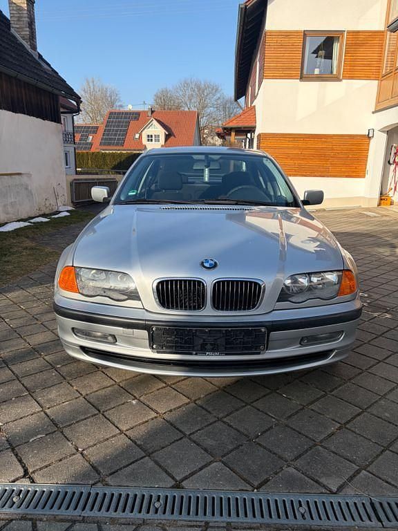 Gebraucht BMW 320 150 PS (110 kW) 1998 Silber Limousine