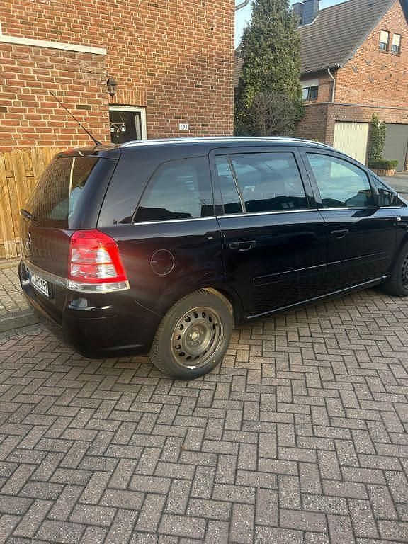 Schwarz Gebraucht 2010 Opel Zafira Selection Van / Kleinbus | 5.500 € (Teuer) - Bild 1/4