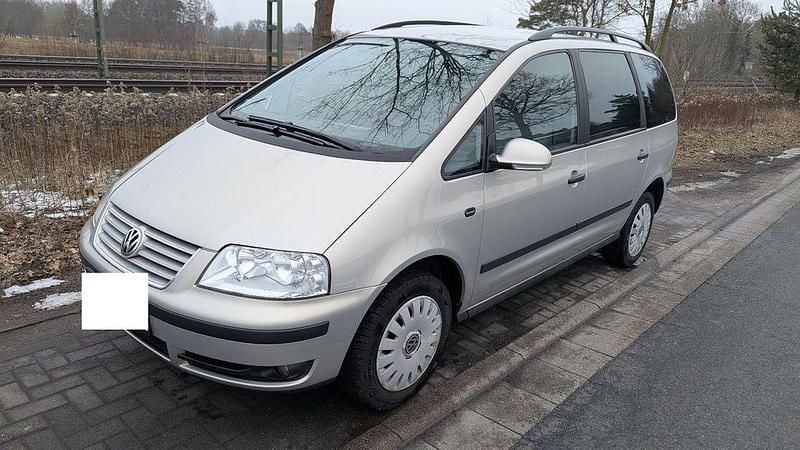 Gebraucht VW Sharan Trendline 140 PS (102 kW) 2009 Silber Van / Kleinbus