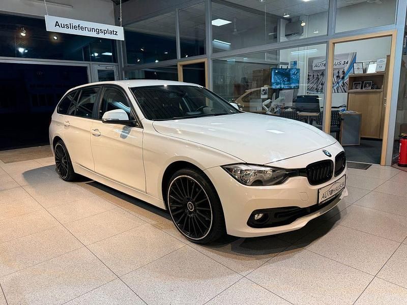 Weiß Gebraucht 2017 BMW 320 Advantage Kombi | 13.850 € (Fairer Preis) - Bild 1/4