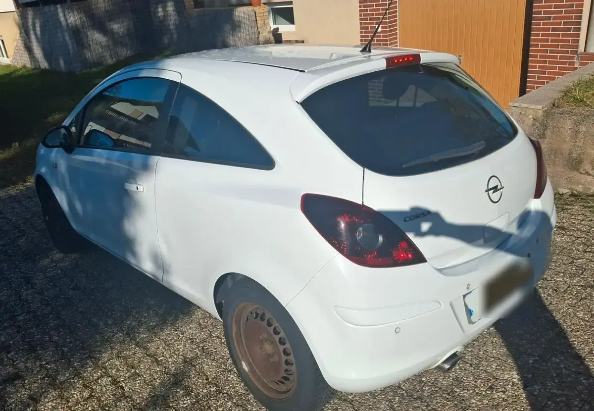 Gebraucht Opel Corsa 101 PS (74 kW) 2010 Weiß Kleinwagen