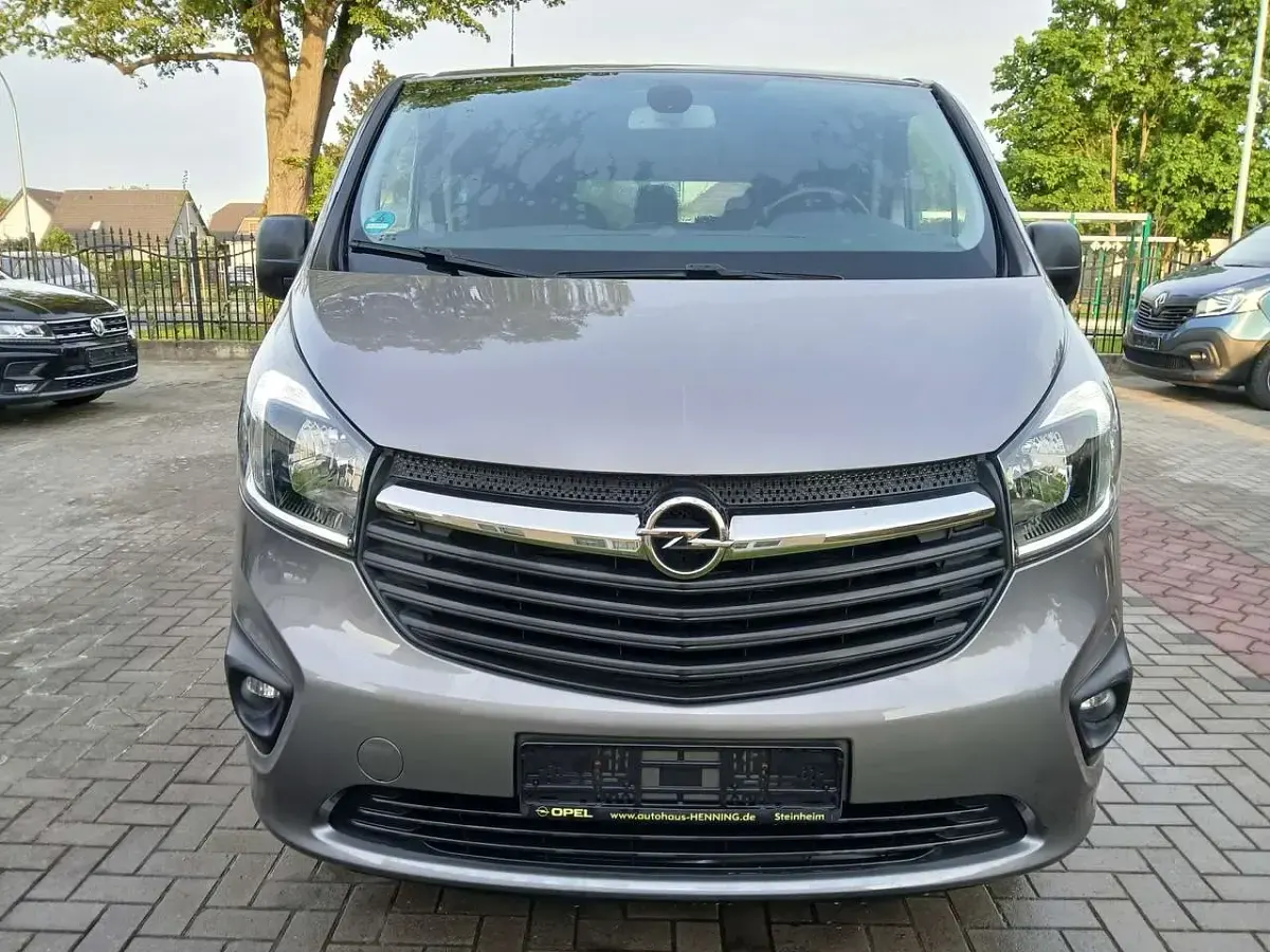 Używany Opel Vivaro 125 KM (91 kW) 2018 Szary Minivan