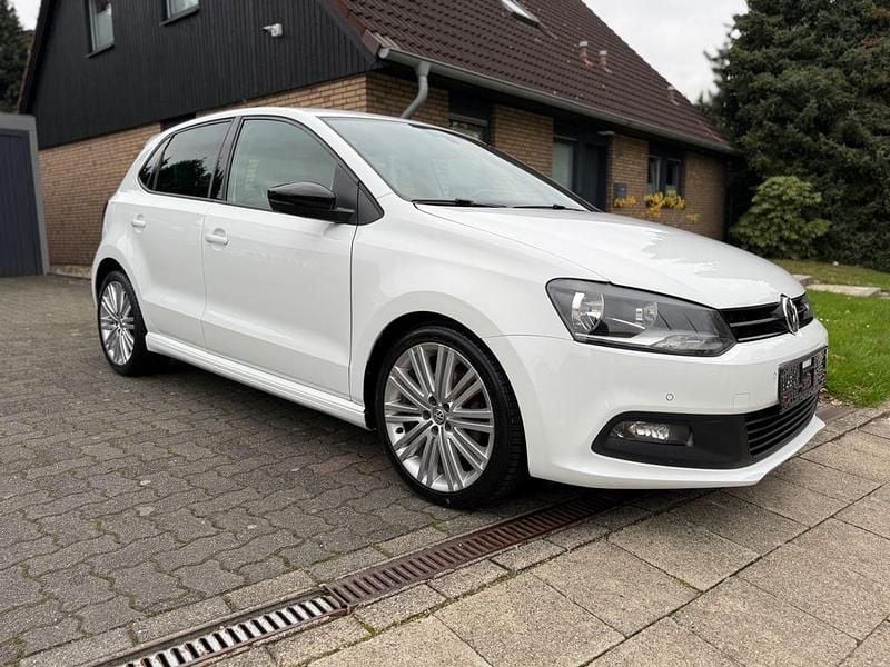Weiß Gebraucht 2016 VW Polo BlueGT Limousine | 9.750 € (Etwas zu teuer) - Bild 1/4