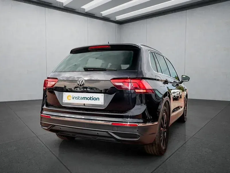 Gebraucht VW Tiguan 150 PS (110 kW) 2023 Schwarz SUV
