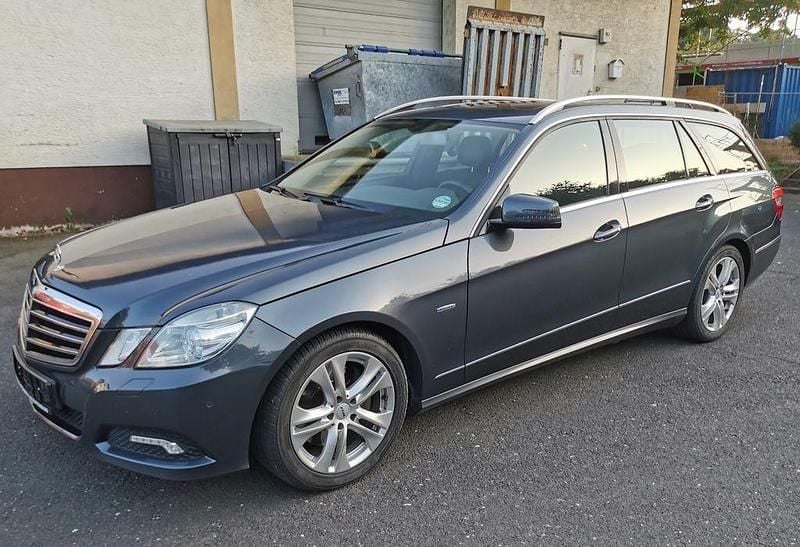 Grau Gebraucht 2010 Mercedes E250 Avantgarde Kombi | 4.400 € (Fairer Preis) - Bild 1/4