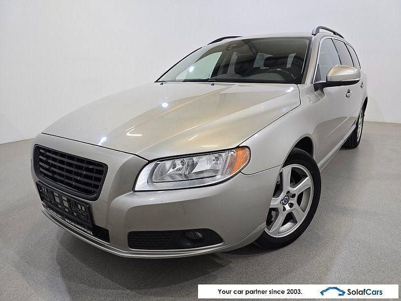 Gebraucht Volvo V70 136 PS (100 kW) 2013 Gold Kombi