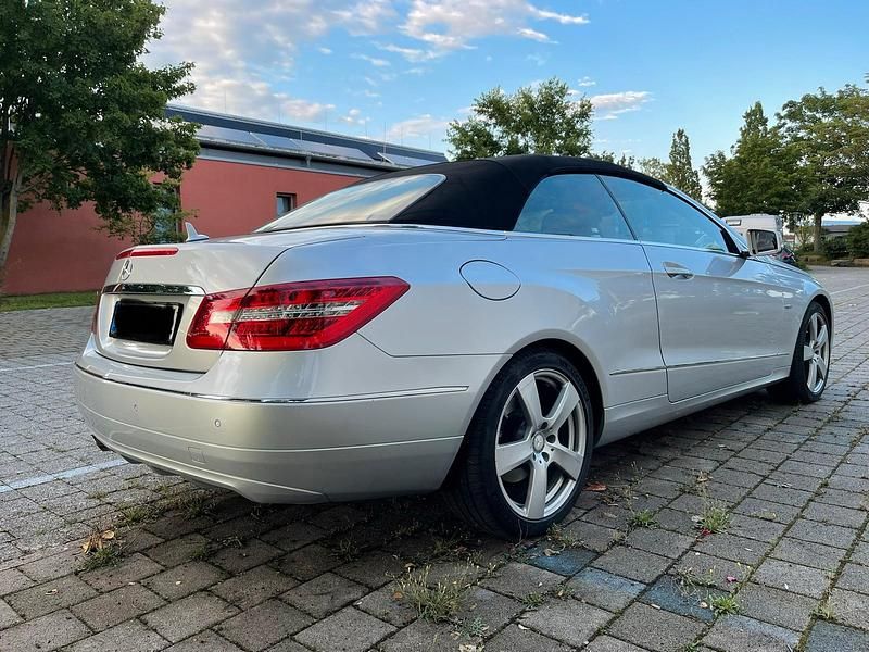Gebraucht Mercedes E200 Avantgarde 184 PS (135 kW) 2011 Silber Cabrio