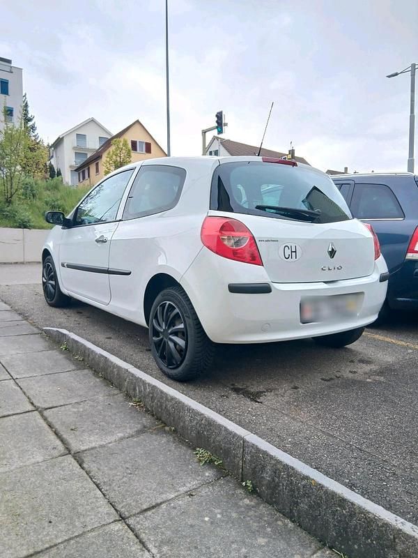 Second-hand Renault Clio II 2009 Alb Hatchback