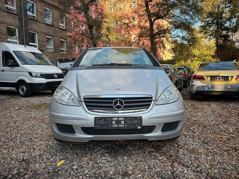 Silber Gebraucht 2006 Mercedes A150 Classic Limousine | 1.690 € (Fairer Preis) - Bild 1/4