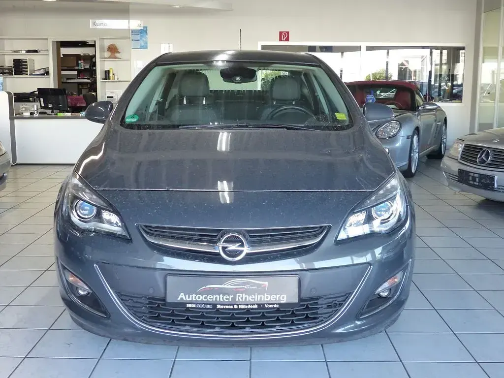 Gebraucht Opel Astra Innovation 140 PS (102 kW) 2013 Grau Limousine