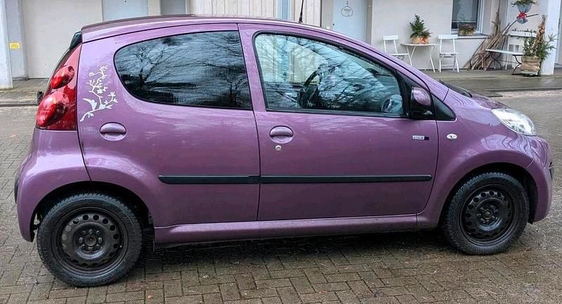 Gebraucht Peugeot 107 68 PS (50 kW) 2013 Violet Kleinwagen