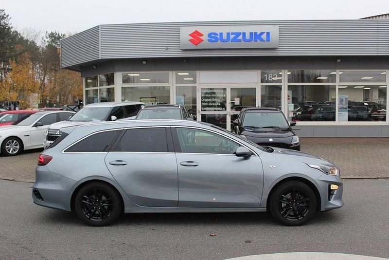 Grau Gebraucht 2018 Kia Ceed Sportswagon Kombi | 13.980 € (Fairer Preis) - Bild 1/4