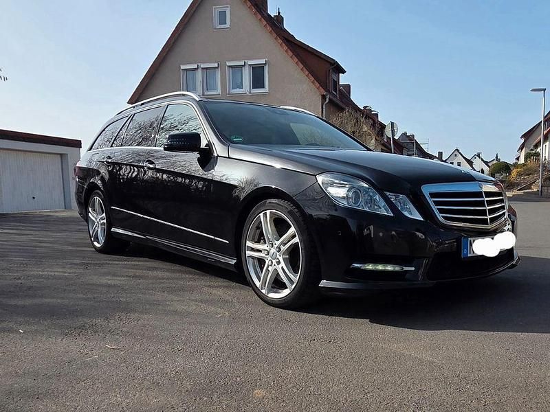 Gebraucht Mercedes E350 Avantgarde 265 PS (194 kW) 2012 Schwarz Limousine
