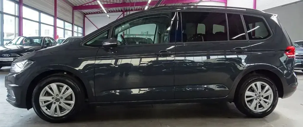 Gebraucht VW Touran 150 PS (110 kW) 2022 Uranograu Van / Kleinbus